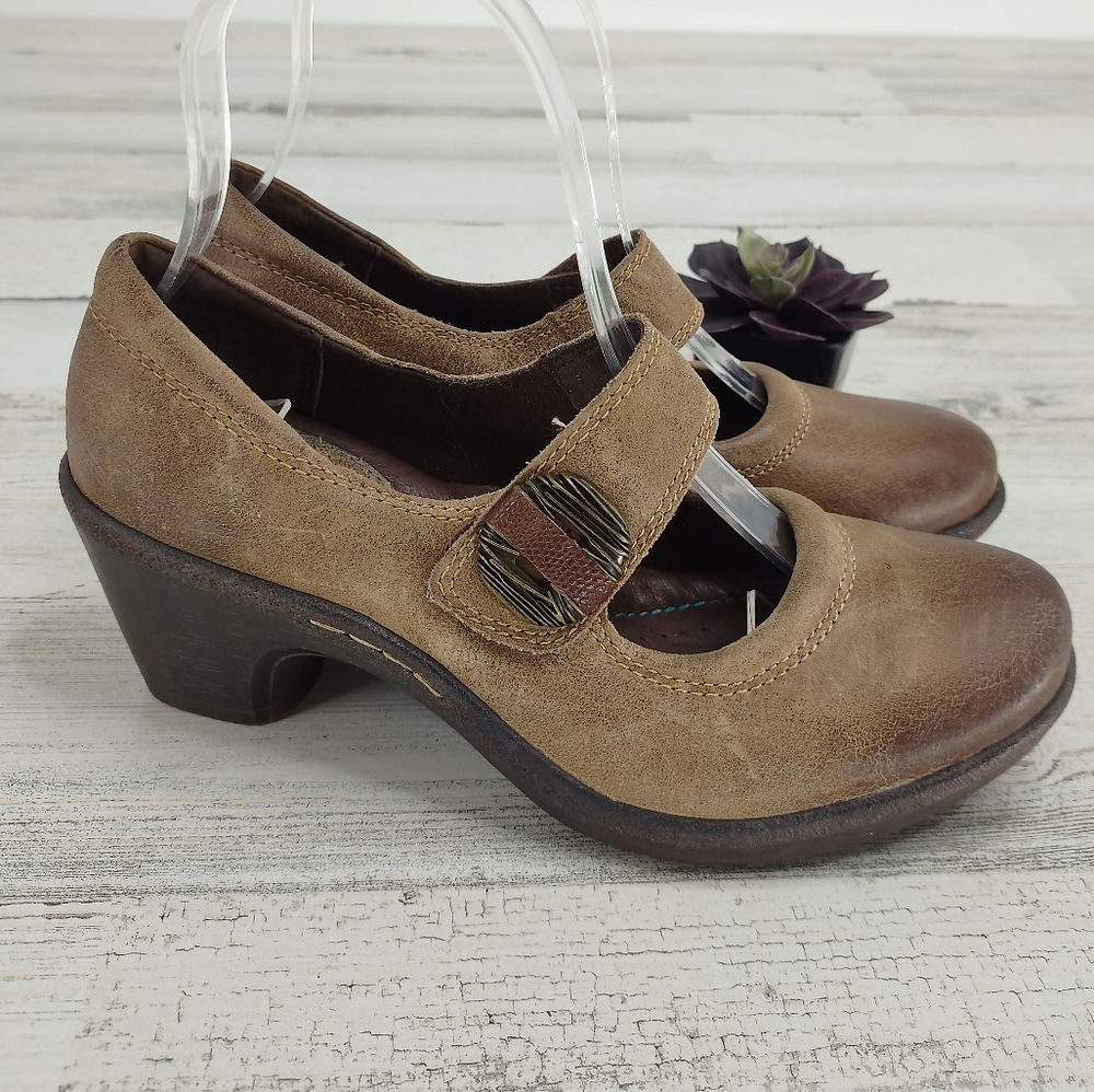 Montana NEW Brown Mary Jane Heeled Shoes
